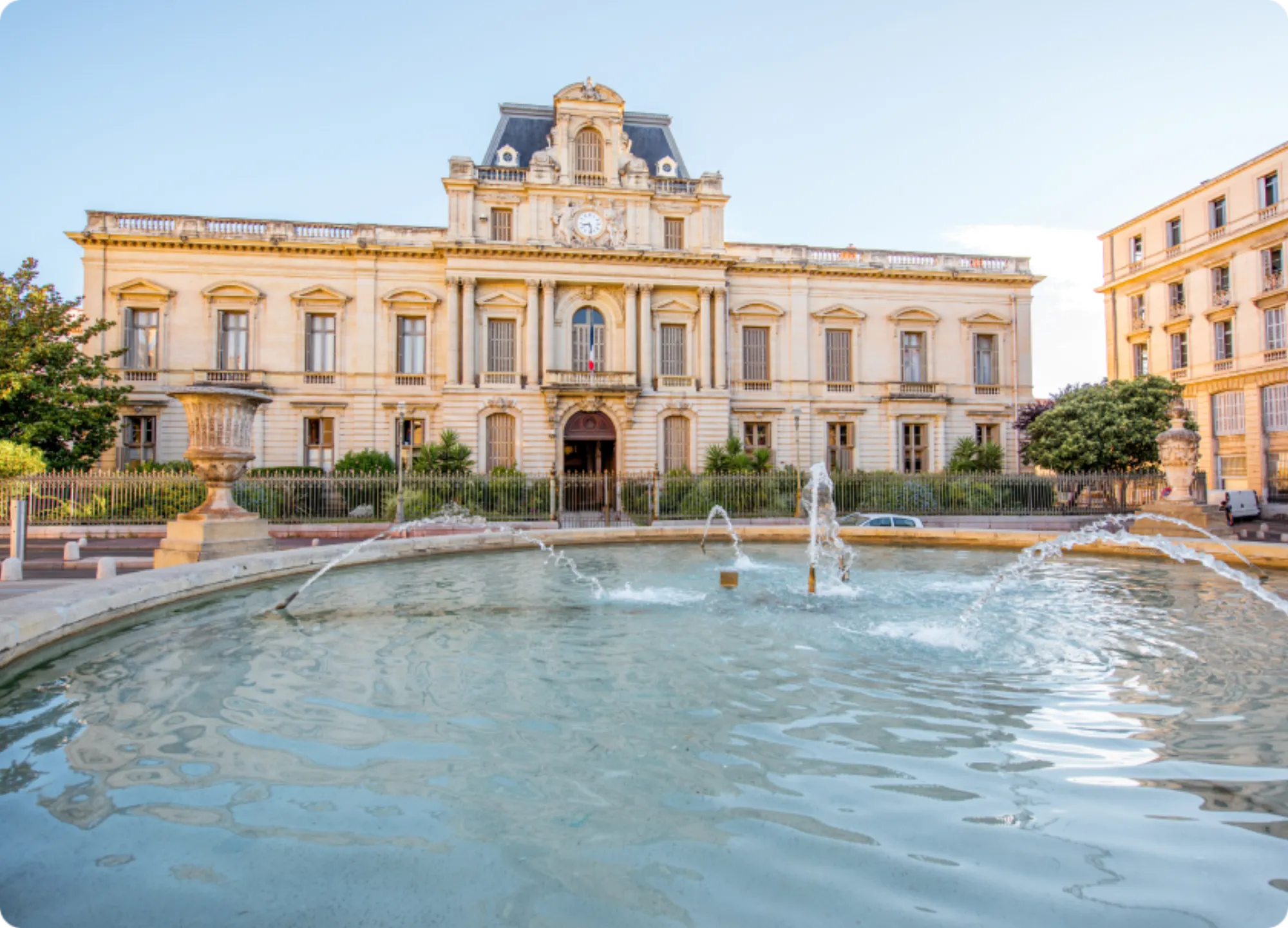 Place de la Comédie et son architecture haussmannienne