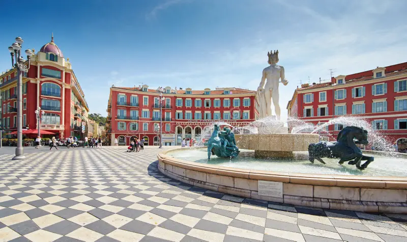 Place Masséna à Nice avec la Fontaine du Soleil