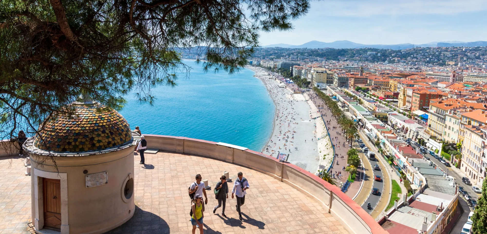 Vue panoramique sur la baie des Anges depuis la colline du Château