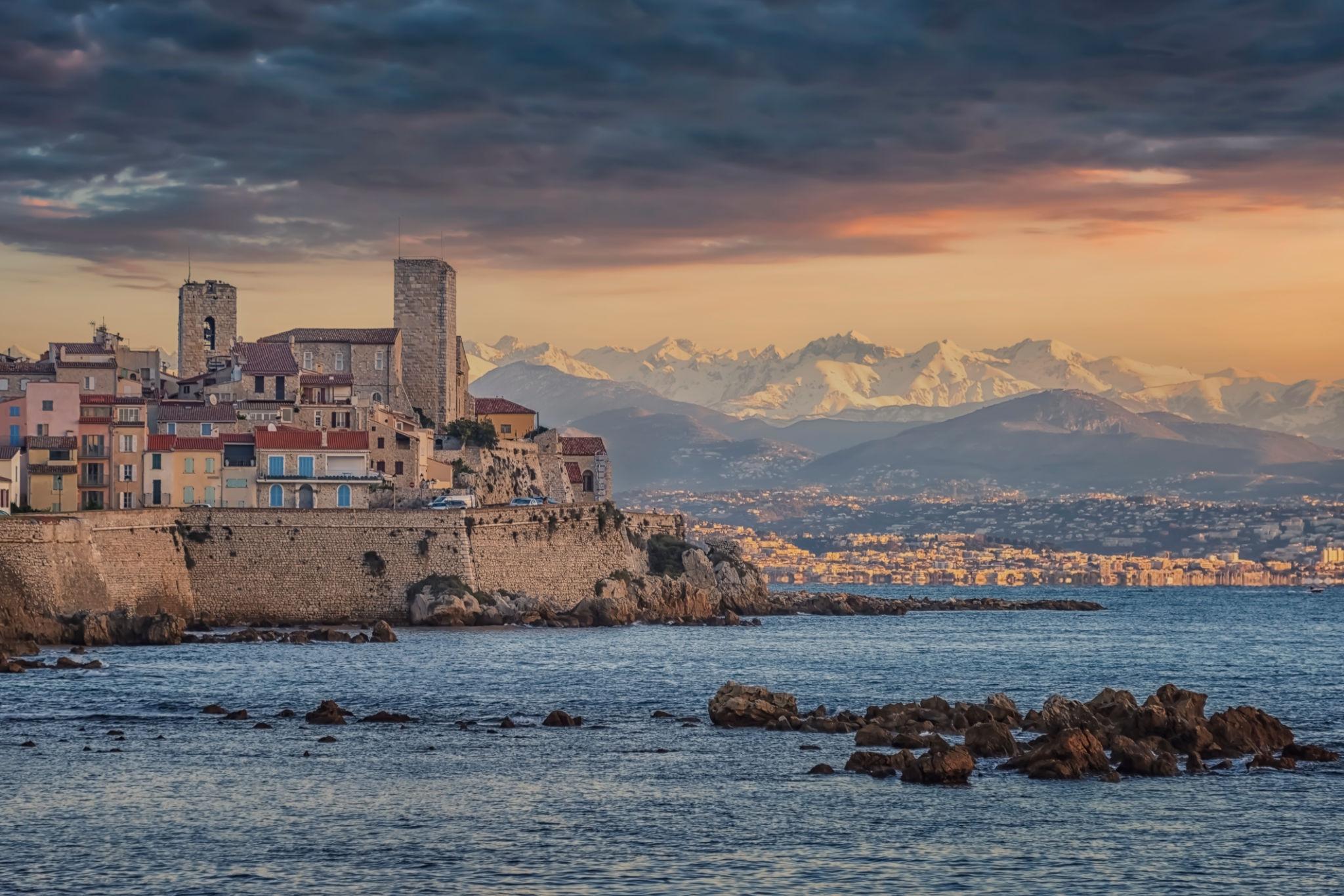 Port Vauban et yachts d’Antibes vus depuis les remparts