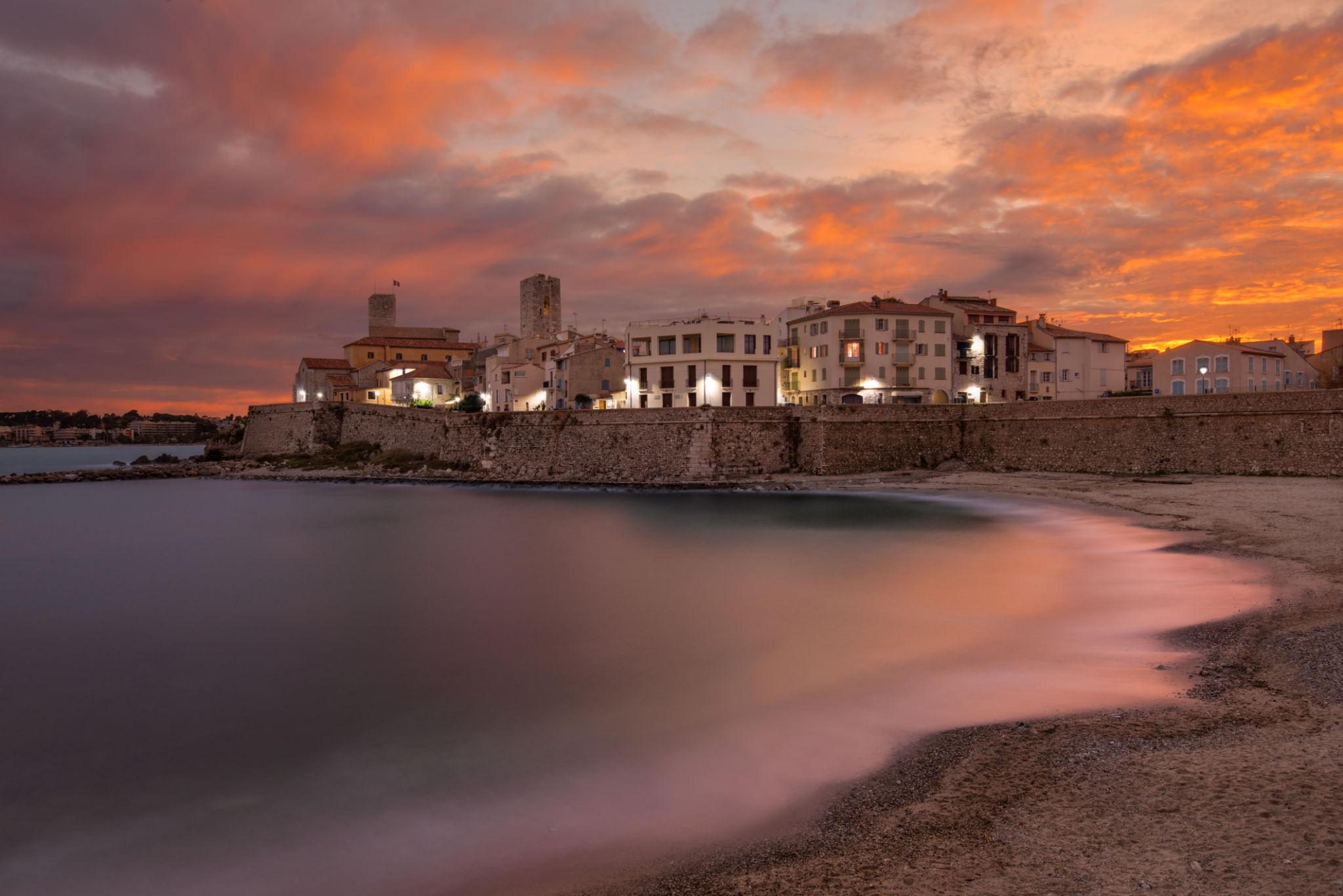 Plage et pinède de Juan-les-Pins au coucher du soleil