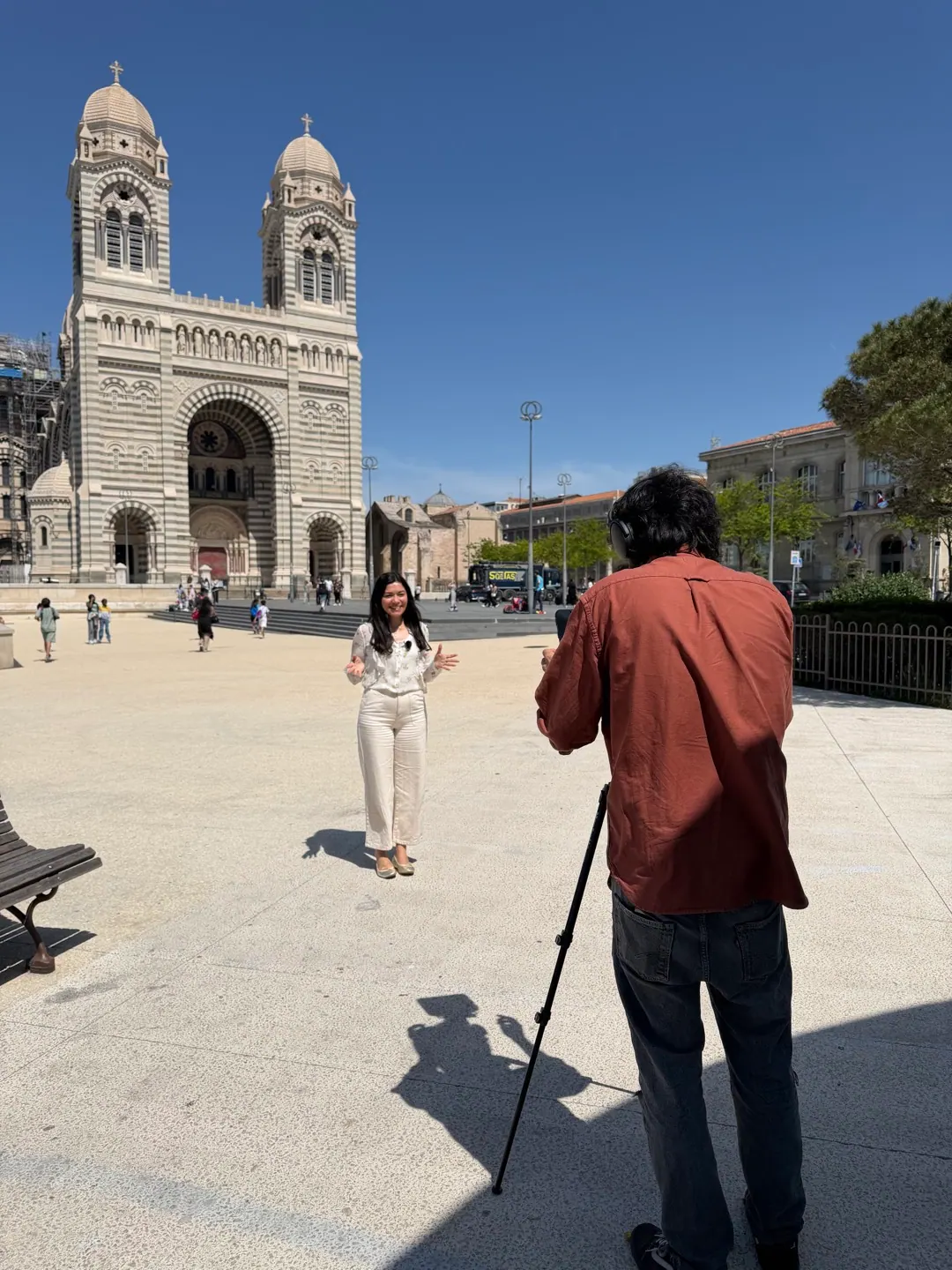 Tournage d'un épisode Vestizy Inside devant la cathédrale de la Major à Marseille