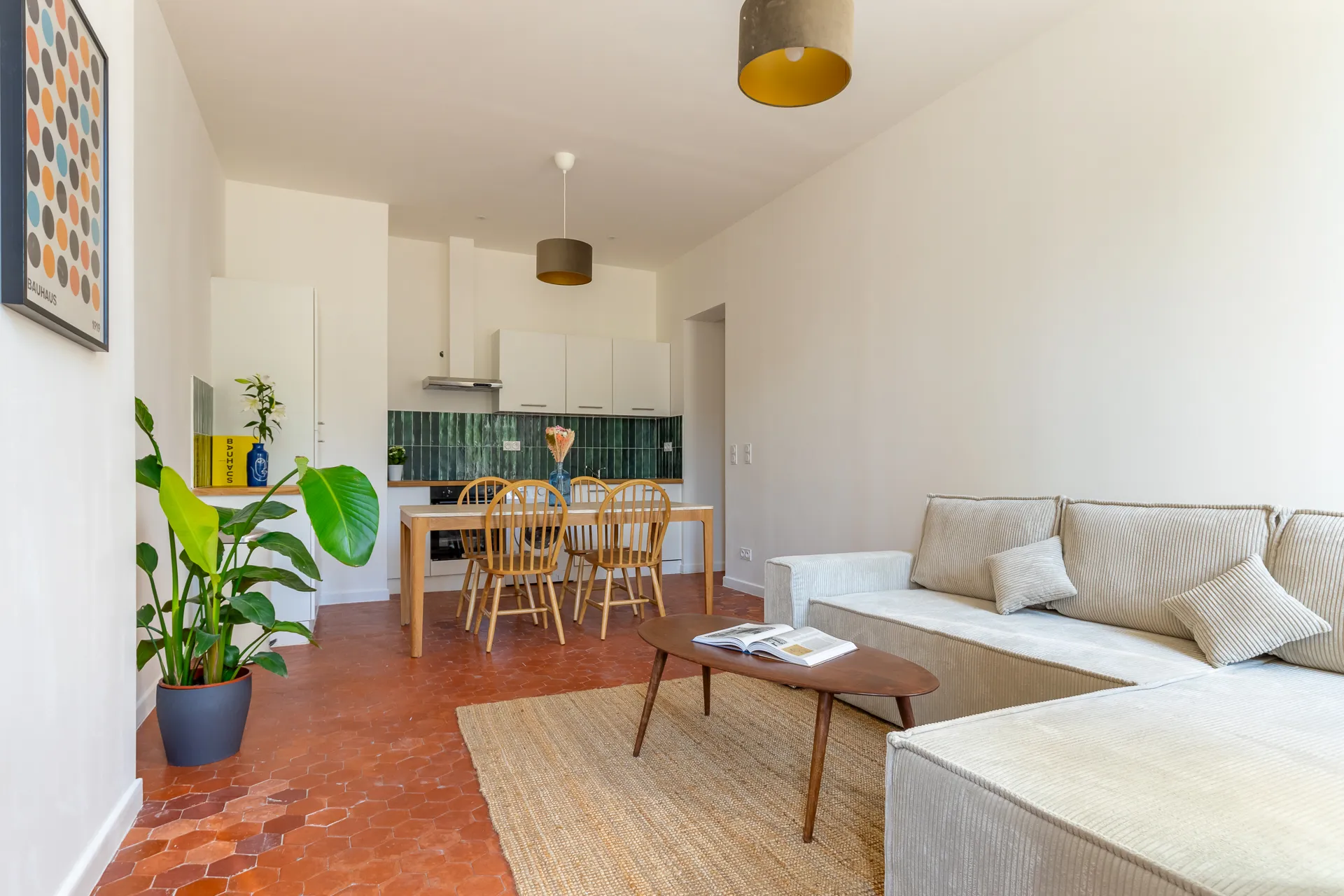 J’ai été accompagné par les équipes de Vestizy pour mon premier investissement immobilier, et l’expérience a été excellente. De la recherche de l’appartement – un véritable coup de cœur – jusqu’à sa mise en location, j’ai bénéficié d’un accompagnement complet. Les travaux réalisés ont été d’une grande qualité et précision, ce qui a largement contribué à la réussite du projet. Leur réactivité et leur disponibilité ont été précieuses, répondant à toutes mes questions alors que j’étais totalement novice sur le sujet. Je n’hésiterai pas à faire de nouveau appel à leurs services pour un prochain projet.