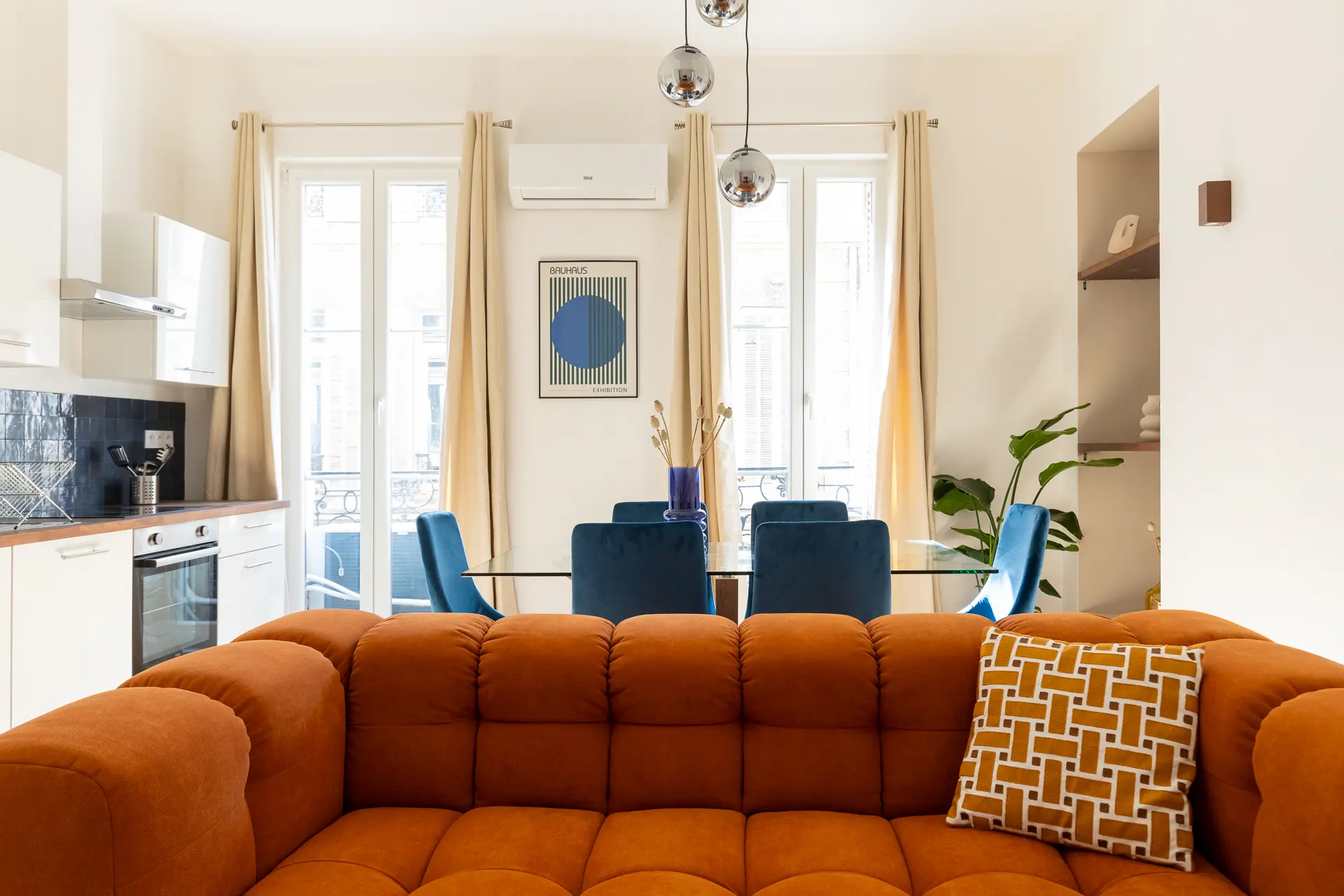 J’ai investi dans 2 appartements avec Vestizy : c’est Vestizy qui a trouvé les appartements, les a rénovés ( parfaitement) et gère ensuite la location sans que n’ai jamais à intervenir, sauf pour valider .un sans faute depuis 3 ans . Une équipe attentive et réactive. Bref .. on ne peut pas rêver mieux !
