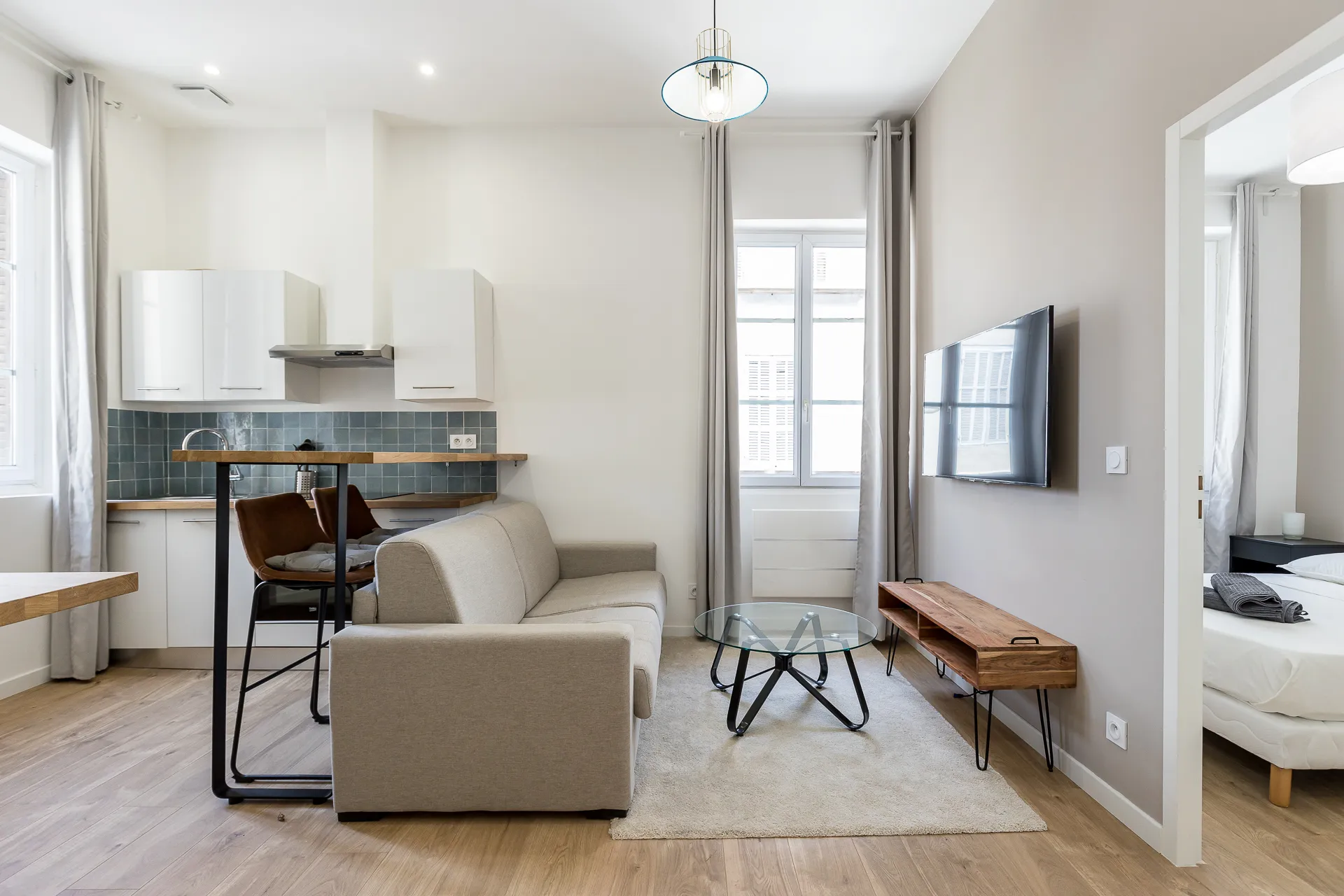 J’ai été accompagné par les équipes de Vestizy pour mon investissement immobilier suite à la recommandation d'un ami et l’expérience a été excellente.
Ils ont été d'un grand professionnalisme de A à Z : de la recherche de l’appartement jusqu’à sa mise en location, j’ai bénéficié d’un accompagnement complet. 3 ans après mon achat, je suis toujours très satisfait : 100% de promesses ont été tenues!
Je réfléchis sérieusement à reproduire l’expérience prochainement