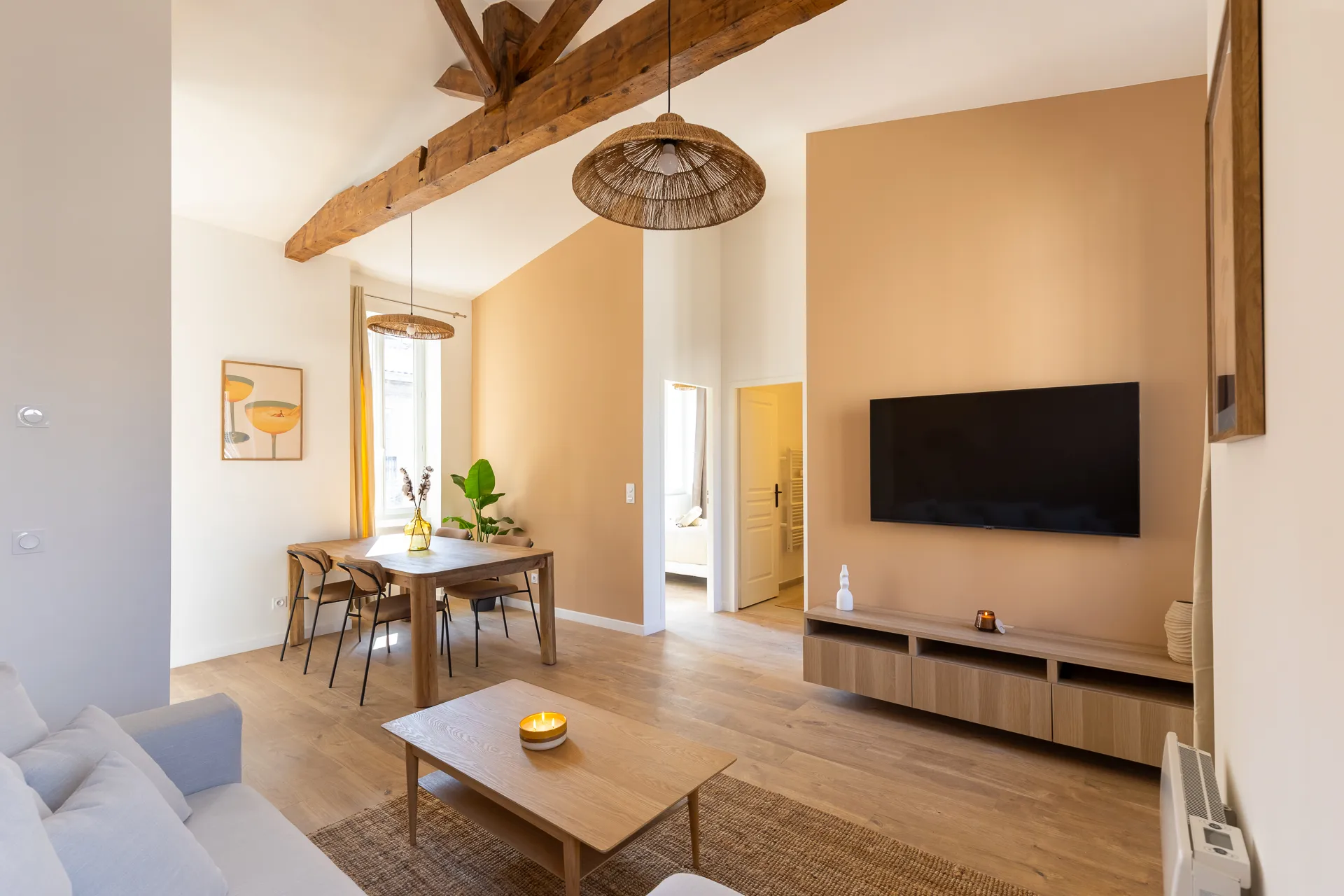 Nous avons fait appel à Vestizy pour nos 3 appartements à Marseille !
De la recherche du bien à sa location, l’équipe Vestizy nous a accompagné de A à Z dans nos projets : un service personnalisé et sur mesure, une équipe de confiance et réactive, des corps de métiers compétents et fiables, un service client à l’écoute et toujours présent, Vestizy nous a démontré plus d’une fois que nous pouvions leur confier nos projets d’investissement en toute confiance !
Merci à toute l’équipe Vestizy pour son investissement et son aide, nous sommes ravis de cette collaboration, et nous sommes persuadés de réaliser d’autres projets à leurs côtés dans d’autres villes en France !
Je recommande Vestizy les yeux fermés ! Ce sont les meilleurs :)