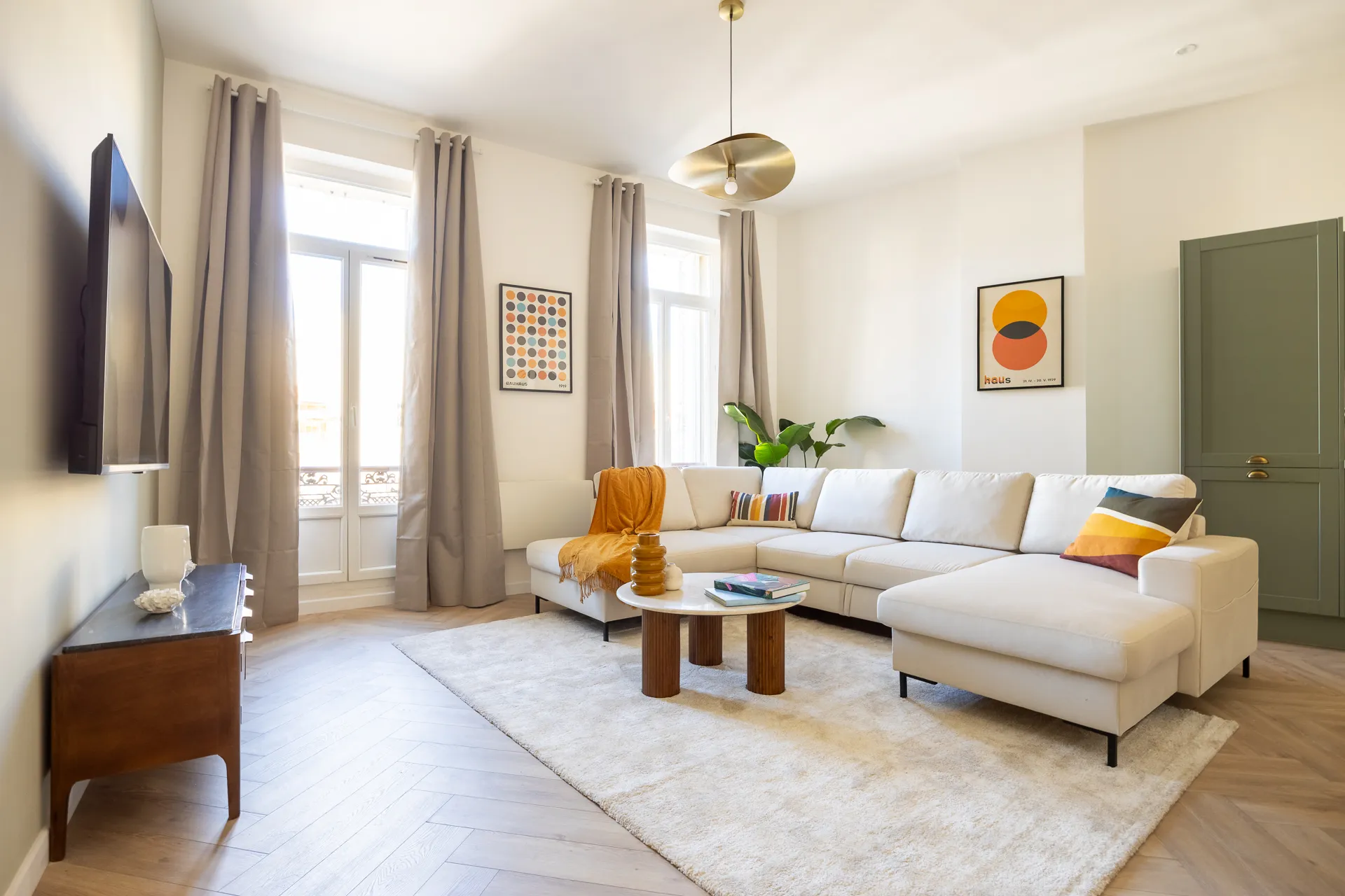 Extrêmement professionnel, vestizy source le bien immobilier qui vous correspond. S’il s’agit d’un investissement, Vestizy vous accompagne pour les travaux, la mise en location et la gestion du bien.
Un sans faute, bravo et merci!